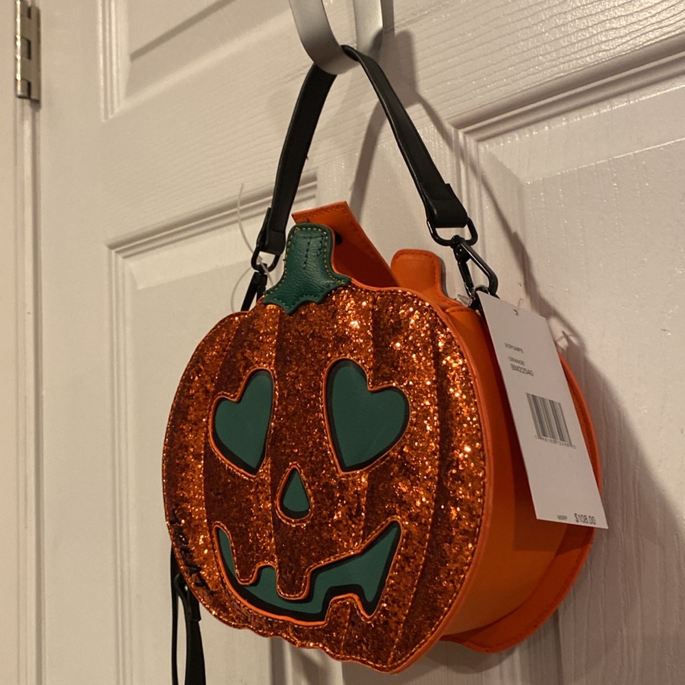 BNWT BETSEY JOHNSON XOPUMPS Halloween Face Glow In The Dark Pumpkin Crossbody - Picture 7 of 11